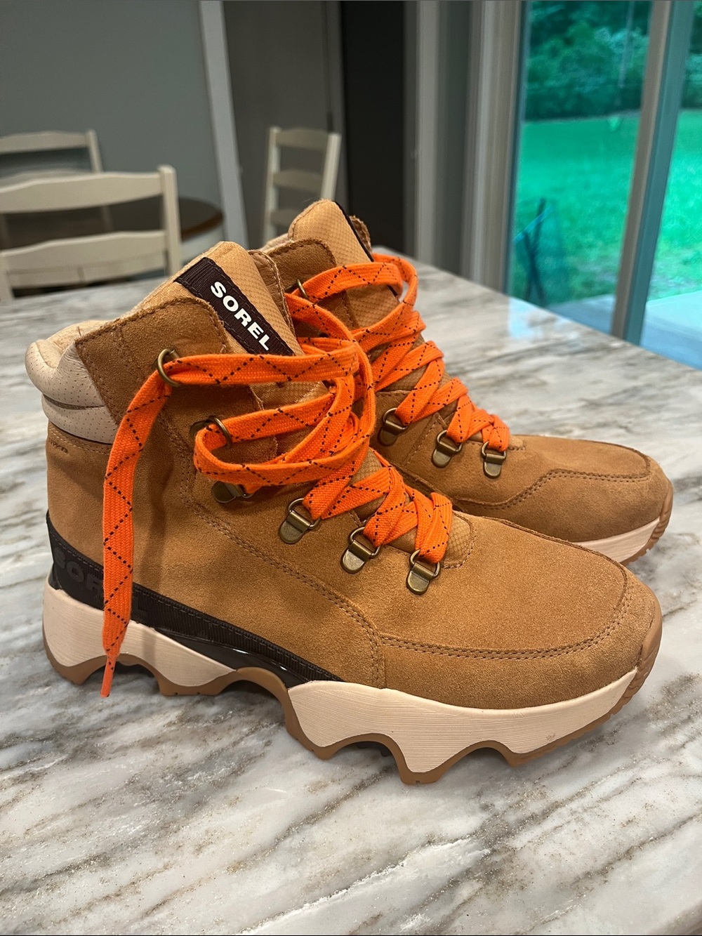 Sorel Women’s Size 8.5 Tan Suede Cute Fall/Winter Boots with Bright Orange Laces